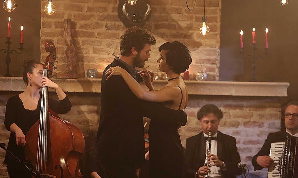 Cesur ve Güzel Tango Sahnesi